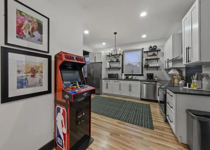 Sauna - Gameroom - Lux Design - 5 Beds - Sleeps 10 *