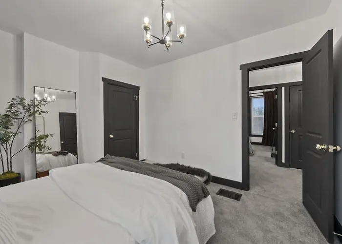 Sauna - Gameroom - Lux Design - 5 Beds - Sleeps 10 Holiday home *