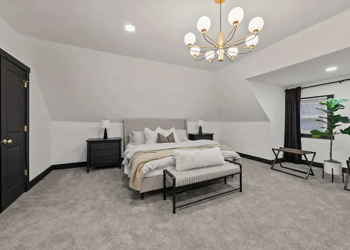 Sauna - Gameroom - Lux Design - 5 Beds - Sleeps 10 Columbus