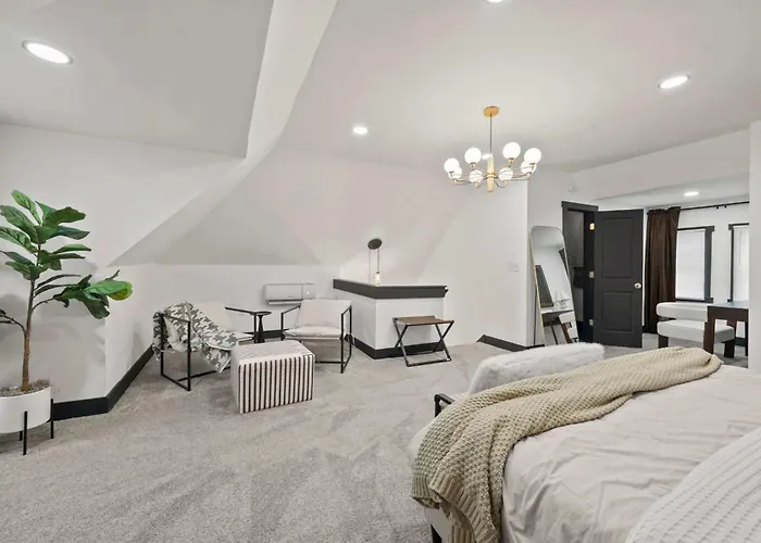 Sauna - Gameroom - Lux Design - 5 Beds - Sleeps 10 *